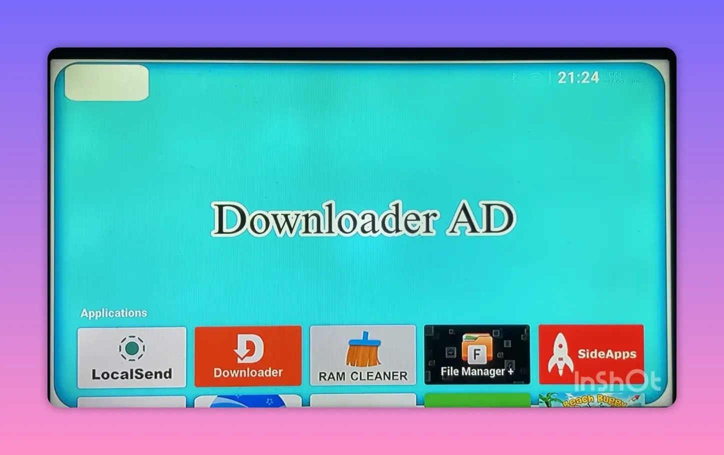 Écran d'accueil du téléviseur affichant Downloader et des applications complémentaires telles que LocalSend, RAM Cleaner, File Manager et SideApps