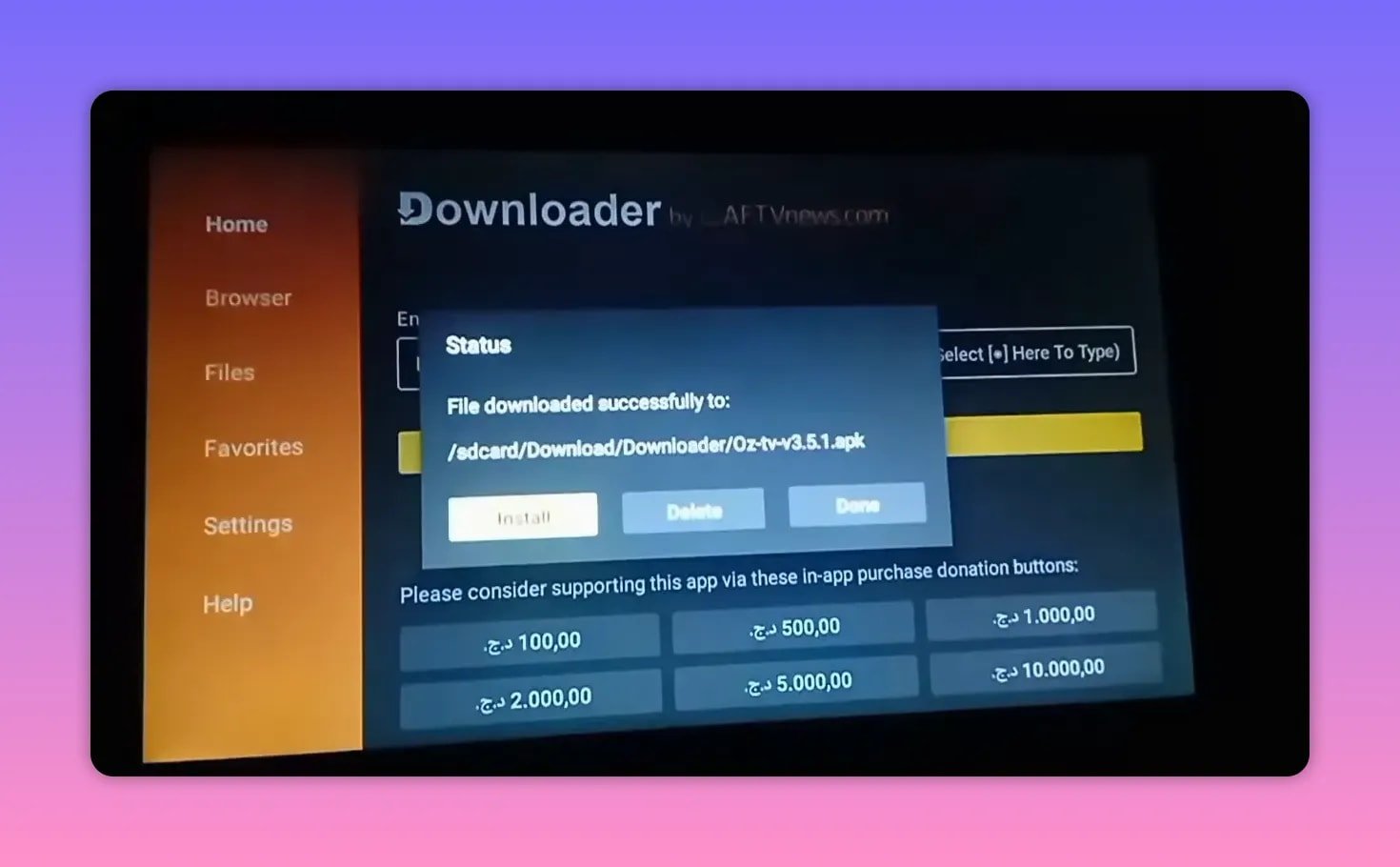 Ventana emergente de estado del descargador que muestra que el APK de OZ TV se descargó correctamente y opciones para instalarlo.